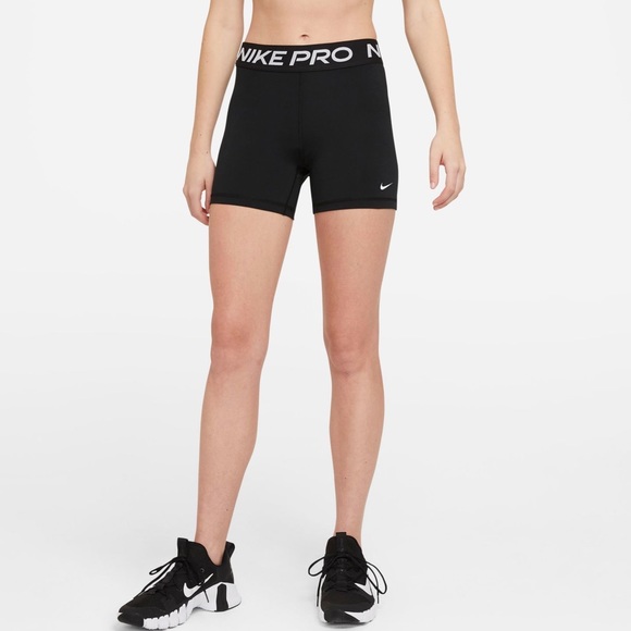 Nike Pants - NWT Nike 7in Shorts